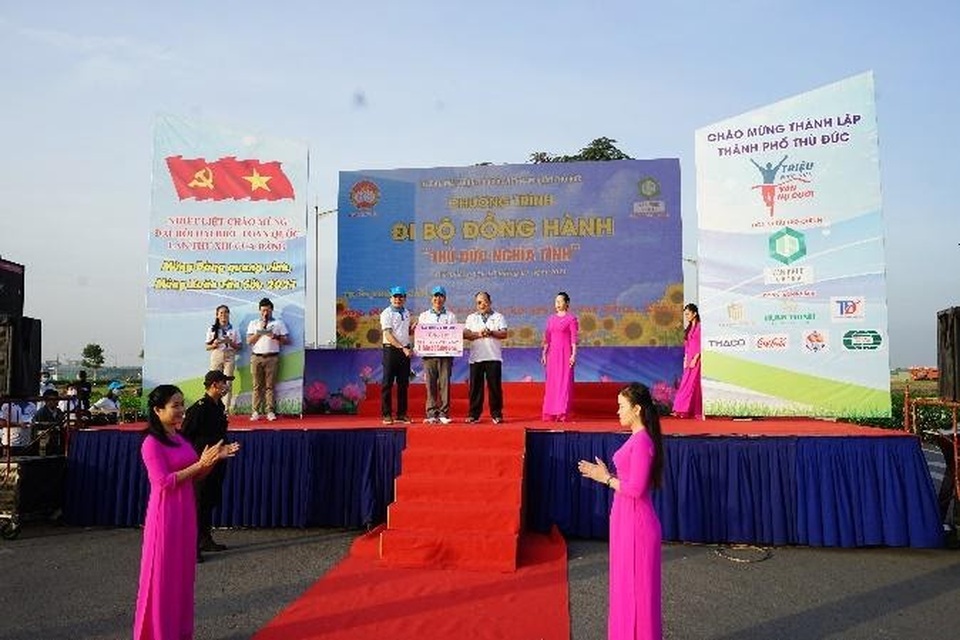 Van Phuc Group ủng hộ 1 tỷ đồng mua Vaccine chung tay đẩy lùi Covid-19 - 4 Van Phuc Group ủng hộ 1 tỷ đồng mua Vaccine chung tay đẩy lùi Covid-19 - 4