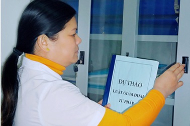 Chuyện ít biết về nữ “chuyên gia”… mổ tử thi