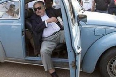 Tổng thống nghèo nhất thế giới: Về hưu nhưng không nhận một xu của chính phủ