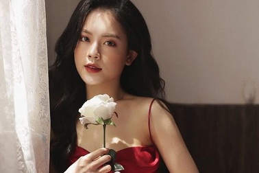 Nữ sinh Ngoại thương đa tài, sở hữu nhan sắc khiến bao trái tim ngơ ngẩn