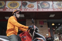 Quán ăn hỗ trợ shipper bị "bom hàng" ở TPHCM