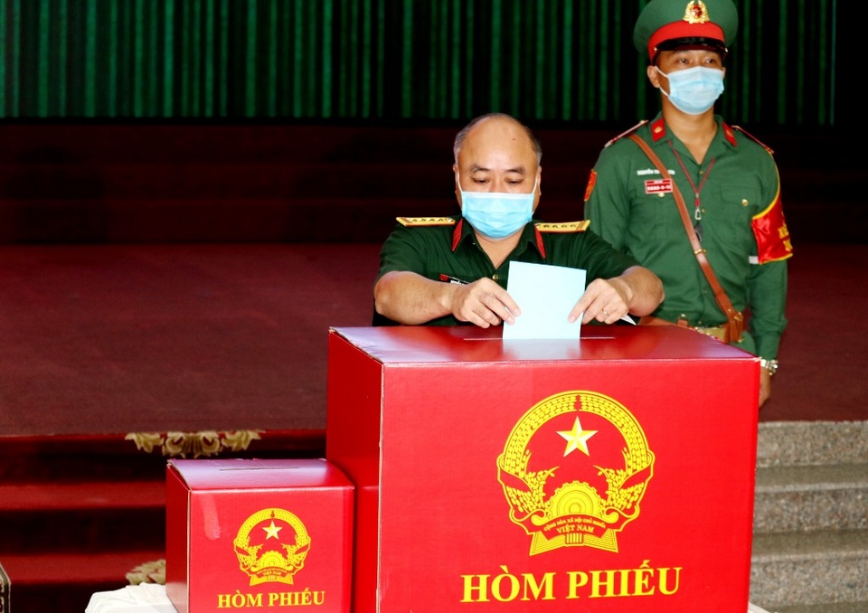 5.000 cử tri là lực lượng công an, quân đội bỏ phiếu bầu cử sớm - 2 5.000 cử tri là lực lượng công an, quân đội bỏ phiếu bầu cử sớm - 2