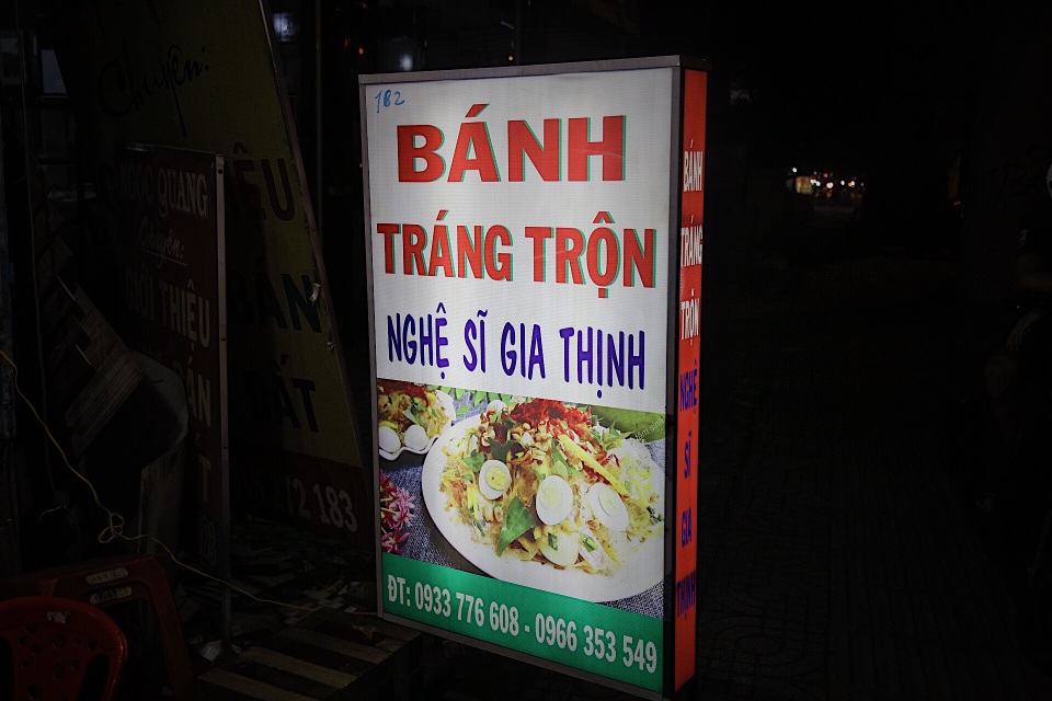 Chàng nghệ sĩ bán bánh tráng trộn thu nhập 20 triệu đồng/tháng - 8 Chàng nghệ sĩ bán bánh tráng trộn thu nhập 20 triệu đồng/tháng - 8