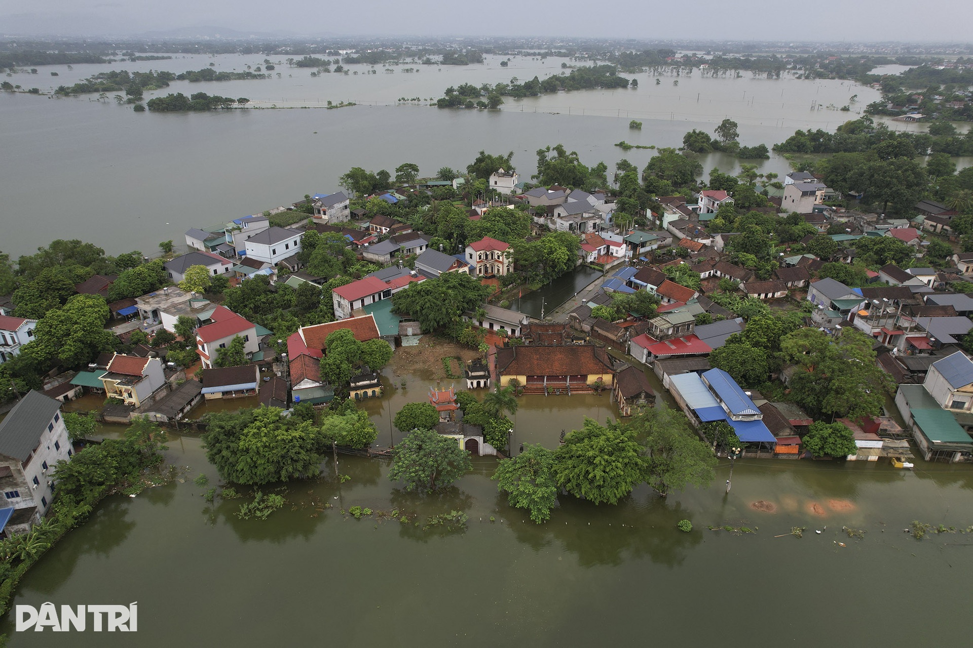 Hà Nội: Nhiều xã của huyện Chương Mỹ vẫn chìm sâu trong biển nước - 13