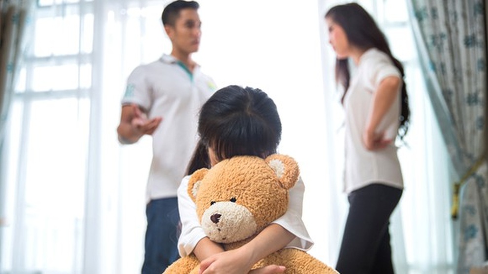 Chỉ mong bố mẹ ly hôn thật nhanh - 1 Chỉ mong bố mẹ ly hôn thật nhanh - 1