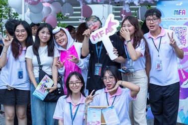 Các bạn trẻ Ngoại giao hào hứng tham gia ngày hội chào tân sinh viên