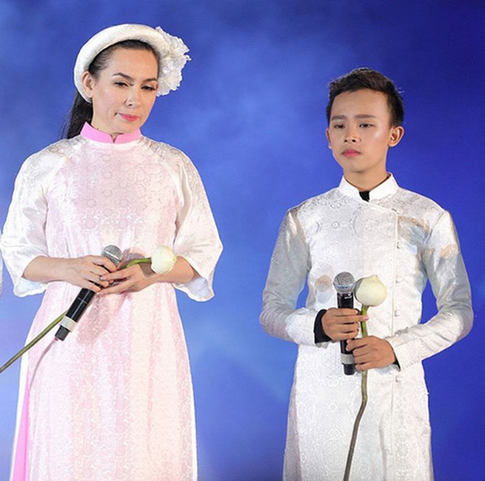 Phi Nhung chê trách con trai nuôi Hồ Văn Cường lười biếng, bệnh ngôi sao - 1 Phi Nhung chê trách con trai nuôi Hồ Văn Cường lười biếng, bệnh ngôi sao - 1