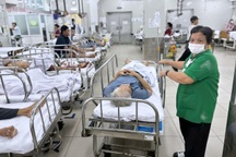 Hơn 900 ca bệnh đón giao thừa ở Bệnh viện Chợ Rẫy, bác sĩ sẵn sàng cấp cứu