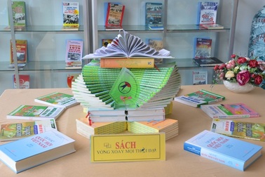 Độc đáo, ấn tượng Hội thi xếp sách nghệ thuật