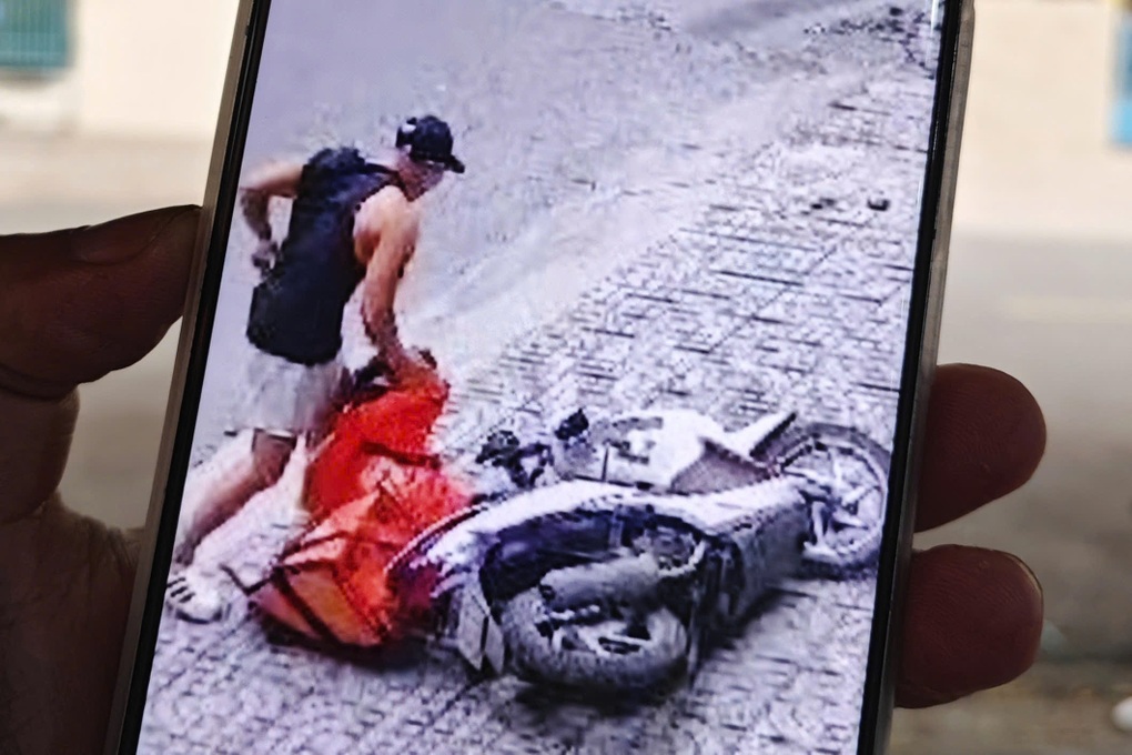 Nữ shipper bị thanh niên hành hung khi đi giao hàng ở TPHCM - 1