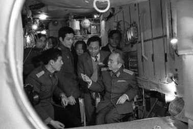 Tổng Bí thư tới chúc thọ Đại tướng Võ Nguyên Giáp