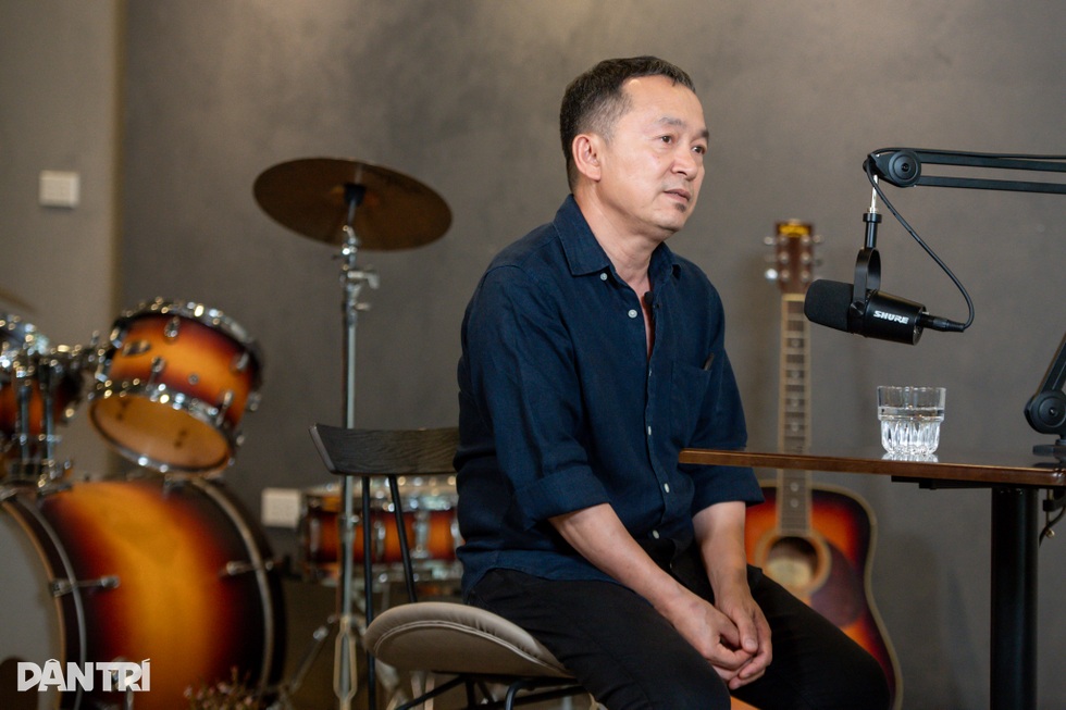 Nhạc sĩ Quốc Trung: Hồi trẻ tôi nhút nhát, sau đổ vỡ đỡ đi nhiều - 3 Nhạc sĩ Quốc Trung: Hồi trẻ tôi nhút nhát, sau đổ vỡ đỡ đi nhiều - 3