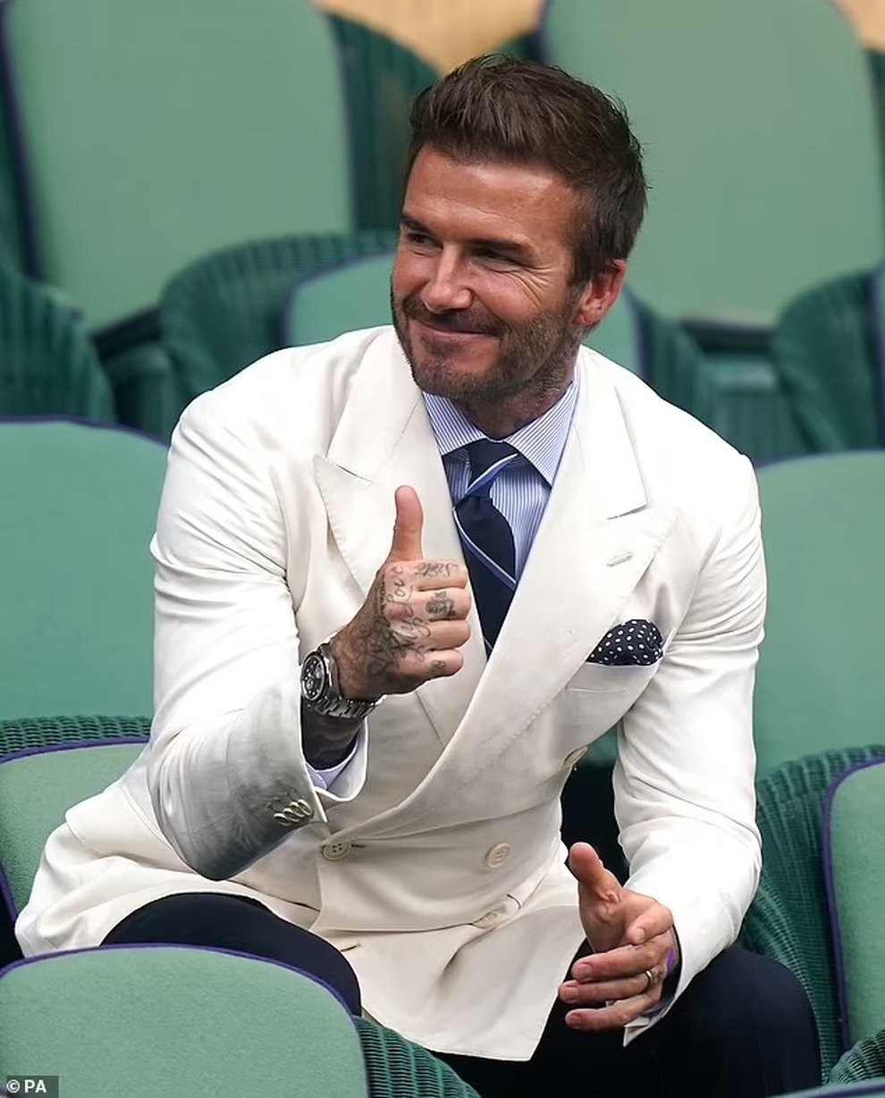 David Beckham hút ống kính phóng viên khi đi xem Wimbledon - 4 David Beckham hút ống kính phóng viên khi đi xem Wimbledon - 4