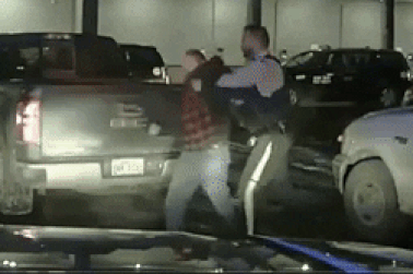 Thủ tướng Canada “sốc” vì video cảnh sát đánh thủ lĩnh thổ dân