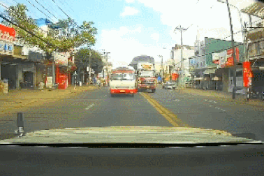 Xe tải vượt ẩu lập tức nhận bài học thích đáng