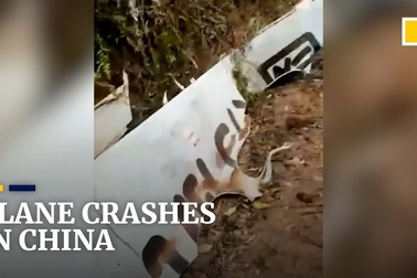 Hiện trường vụ rơi máy bay Trung Quốc