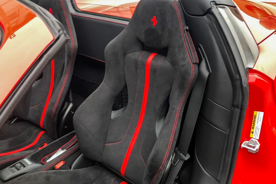 Mục sở thị Ferrari F8 Spider thứ 2 tại Việt Nam, giá gần 30 tỷ đồng - 7 Mục sở thị Ferrari F8 Spider thứ 2 tại Việt Nam, giá gần 30 tỷ đồng - 7