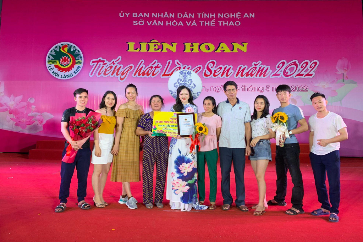 Nhan sắc ngọt ngào của cô gái trình diễn áo dài đẹp nhất Sắc Sen xứ Nghệ - 1 Nhan sắc ngọt ngào của cô gái trình diễn áo dài đẹp nhất Sắc Sen xứ Nghệ - 1