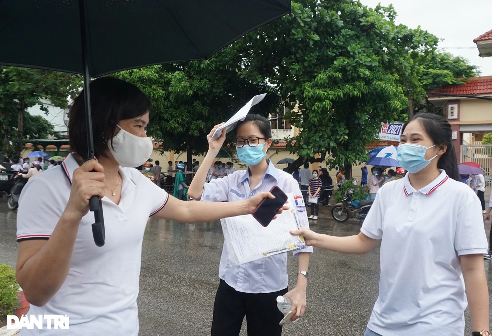Khoảnh khắc lắng đọng mùa thi - 4 Khoảnh khắc lắng đọng mùa thi - 4
