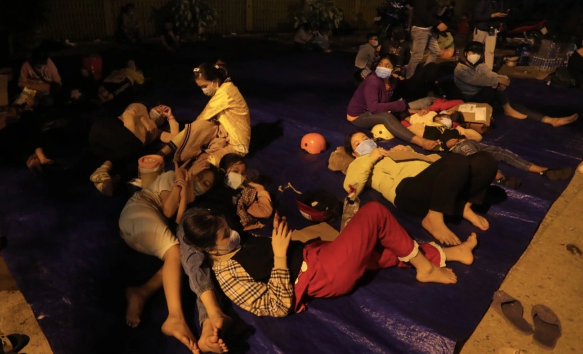 Cạn tiền, người lao động vay nợ trang trải cuộc sống hậu dịch bệnh - 4 Cạn tiền, người lao động vay nợ trang trải cuộc sống hậu dịch bệnh - 4