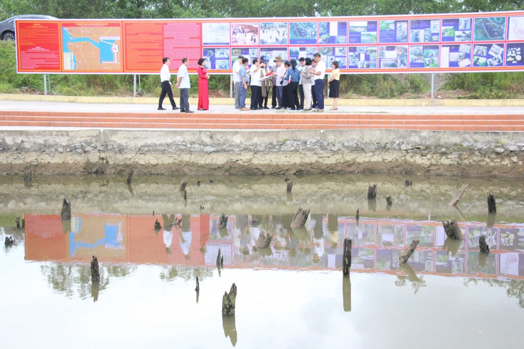 Chuyên gia UNESCO khảo sát bãi cọc Bạch Đằng - 1 Chuyên gia UNESCO khảo sát bãi cọc Bạch Đằng - 1