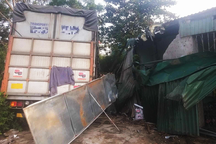 Xe tải lao vào nhà dân lúc sáng sớm, cụ bà 80 tuổi tử vong