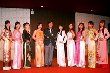 Sinh viên Việt tại Pháp tưng bừng chuẩn bị Tết 