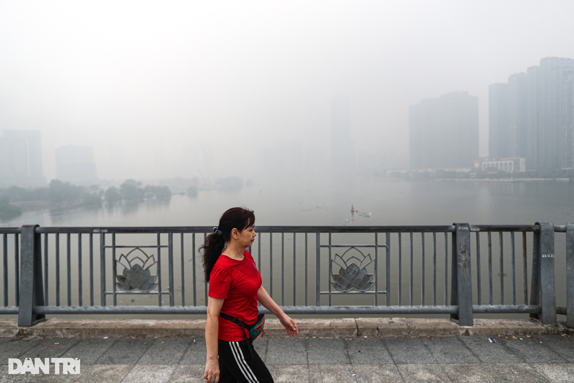 TPHCM se lạnh, chìm trong sương mù những ngày giáp Tết Nguyên đán - 9 TPHCM se lạnh, chìm trong sương mù những ngày giáp Tết Nguyên đán - 9