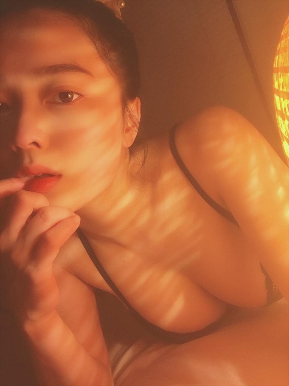 Hot girl ảnh thẻ mặt xinh như búp bê, gợi cảm bất ngờ sau 4 năm nổi tiếng - 8 Hot girl ảnh thẻ mặt xinh như búp bê, gợi cảm bất ngờ sau 4 năm nổi tiếng - 8