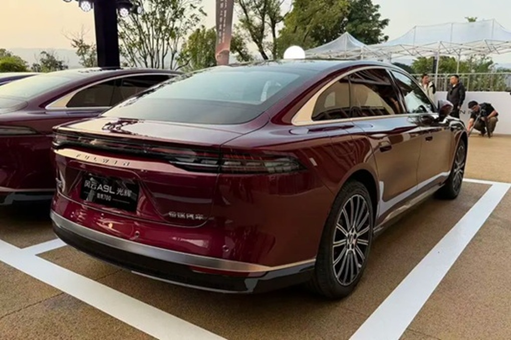 Sedan Trung Quốc siêu tiết kiệm: Một bình xăng đi 2.000km, giá từ 500 triệu - 2 Sedan Trung Quốc siêu tiết kiệm: Một bình xăng đi 2.000km, giá từ 500 triệu - 2