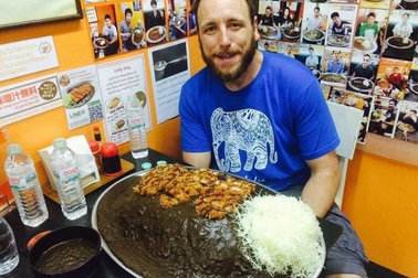 Ăn hết đĩa cà ri khổng lồ gần 10 kg, thực khách nhận thưởng hơn 20 triệu đồng