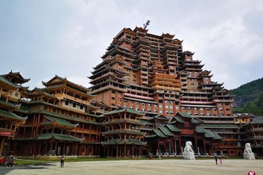 Huyện nghèo Trung Quốc nợ hàng tỷ USD vì các dự án khủng xây mãi không xong