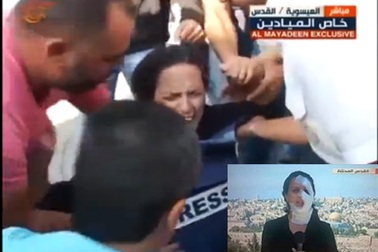 Nữ phóng viên trúng lựu đạn ngay lúc lên sóng