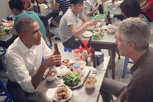 Người ngồi ăn bún chả với Tổng thống Obama là ai?