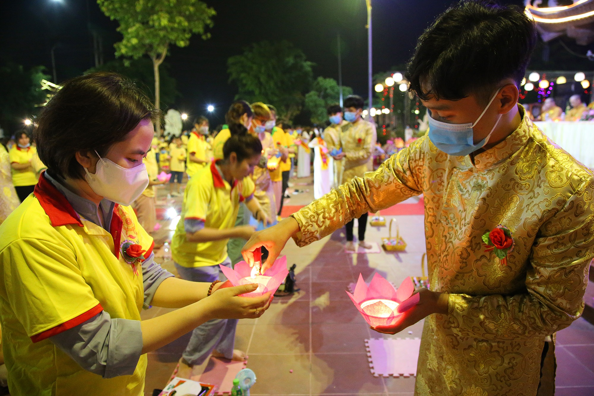 Phật tử đeo khẩu trang làm lễ Vu lan báo hiếu tại chùa Ninh Tảo - 12 Phật tử đeo khẩu trang làm lễ Vu lan báo hiếu tại chùa Ninh Tảo - 12