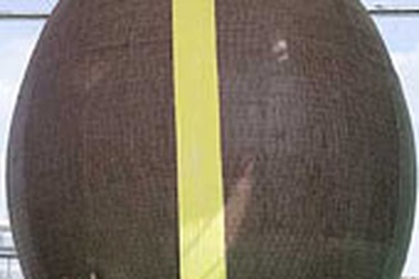 Quả trứng bằng sô-cô-la nặng gần 2 tấn