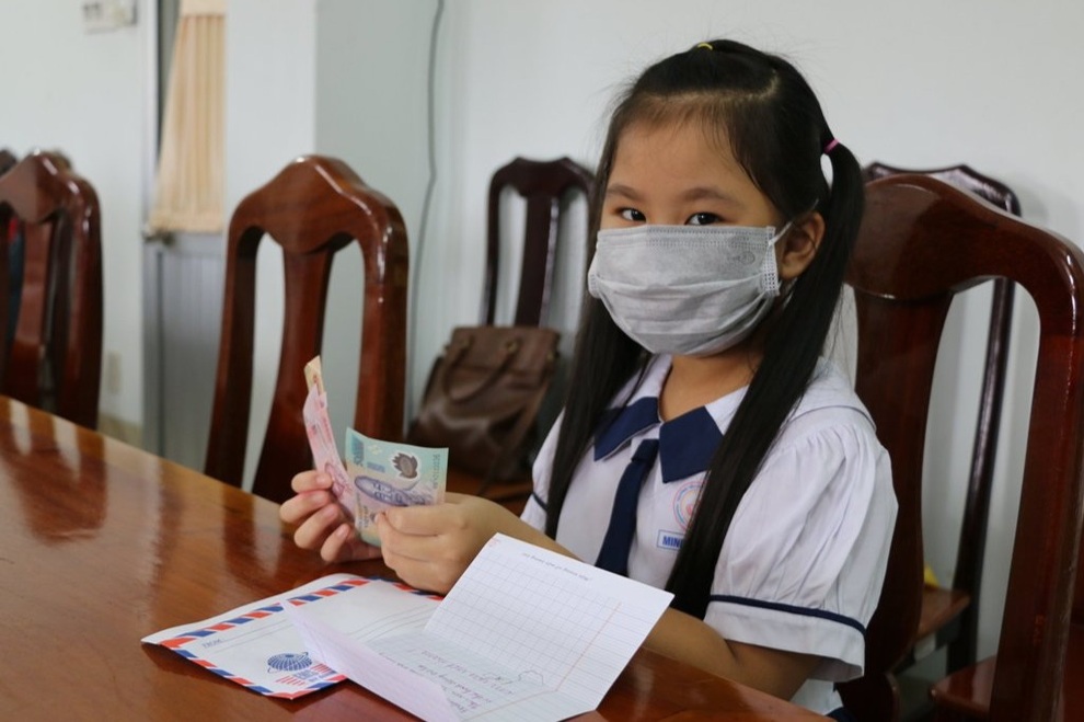 Cụ già 100 tuổi dùng tiền mừng thọ ủng hộ Quỹ vắc xin phòng Covid-19 - 3 Cụ già 100 tuổi dùng tiền mừng thọ ủng hộ Quỹ vắc xin phòng Covid-19 - 3