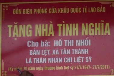 Bàn giao “Mái ấm tình thương biên giới” cho các gia đình chính sách