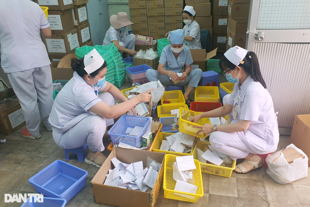 Ngang nhiên vào bệnh viện chào mời bác sĩ mua thuốc lậu - 3 Ngang nhiên vào bệnh viện chào mời bác sĩ mua thuốc lậu - 3