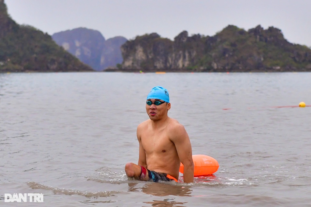 VĐV đặc biệt ở Aqua Warriors Halong Bay khiến nhiều người vỗ tay nể phục - 2 VĐV đặc biệt ở Aqua Warriors Halong Bay khiến nhiều người vỗ tay nể phục - 2