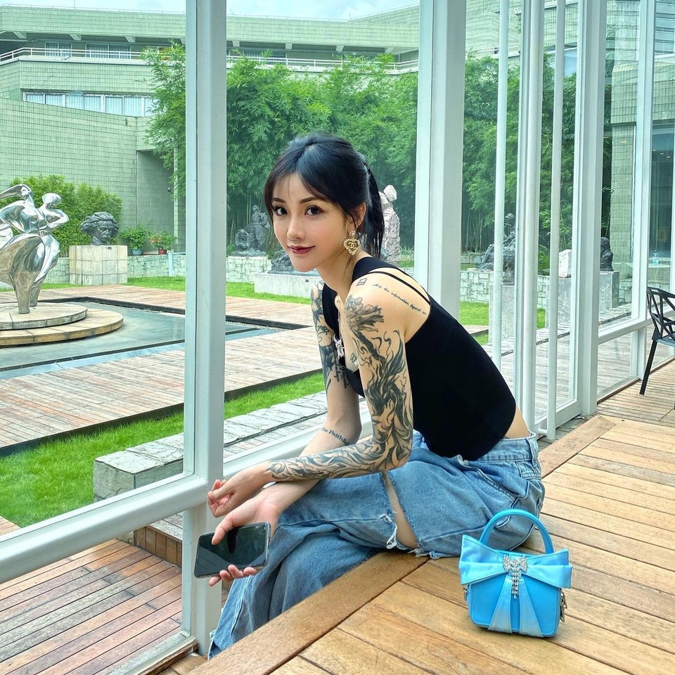 Mê mẩn vóc dáng bốc lửa của hot girl xăm trổ Trung Quốc - 3