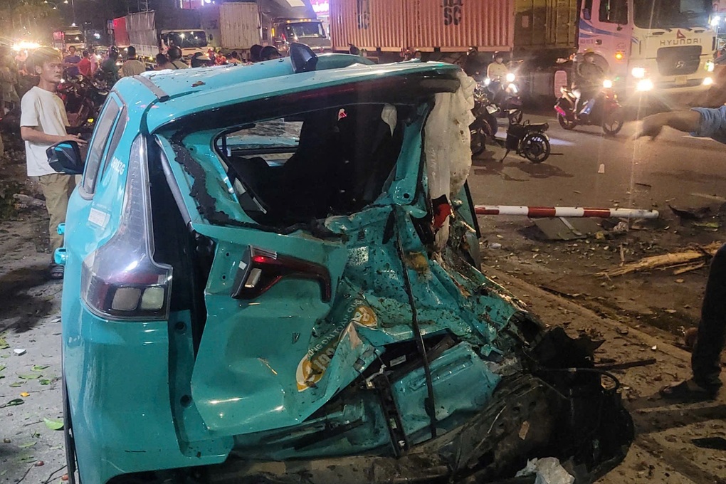 Tai nạn liên hoàn giữa 4 ô tô và xe máy ở Bình Dương, 2 người bị thương - 2 Tai nạn liên hoàn giữa 4 ô tô và xe máy ở Bình Dương, 2 người bị thương - 2