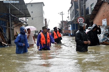 Đổ bộ Trung Quốc, siêu bão Soudelor làm 9 người chết