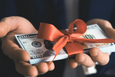 Công ty nhận lãi "khủng", thưởng 11 tháng lương mỗi nhân viên vào giữa năm