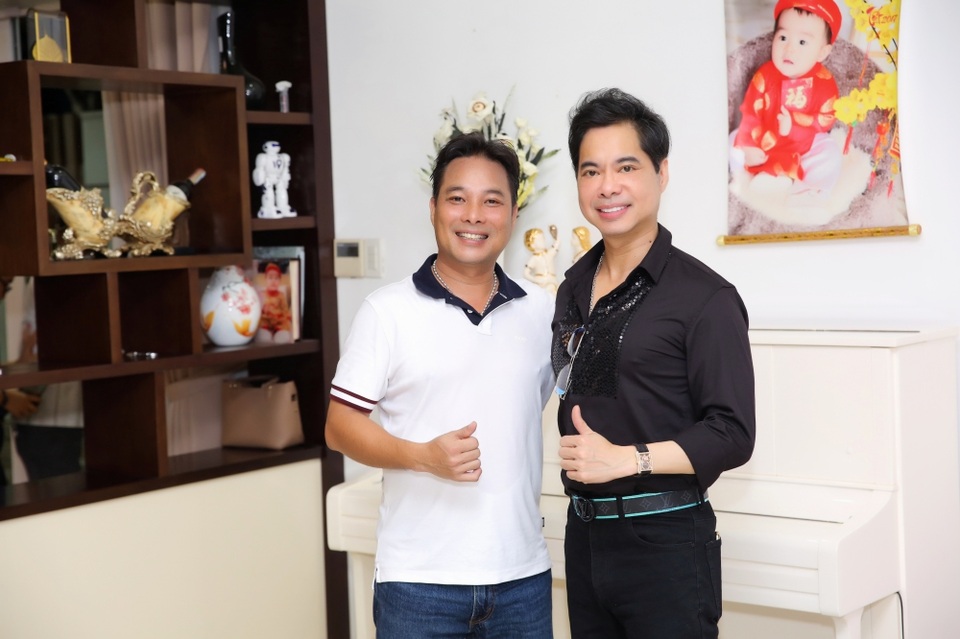 Ngọc Sơn livestream đám giỗ cha để mẹ theo dõi từ Mỹ do Covid-19 - 3 Ngọc Sơn livestream đám giỗ cha để mẹ theo dõi từ Mỹ do Covid-19 - 3