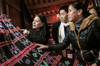 Đi tìm vẻ đẹp Thổ cẩm Zèng