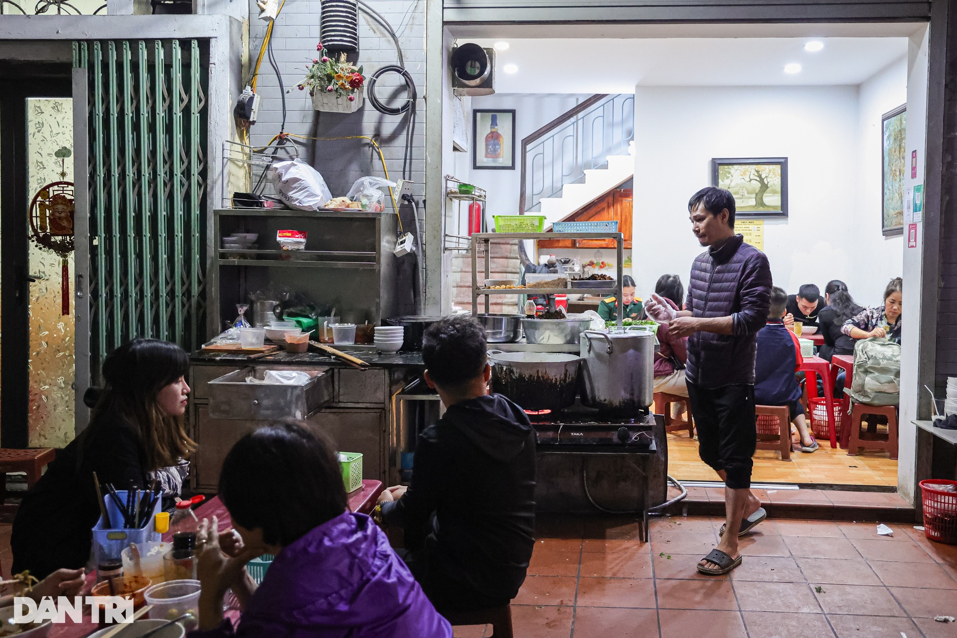 Hà Nội: Quán bánh đúc khiến khách Tây quay lại ăn nhiều lần không chán - 5