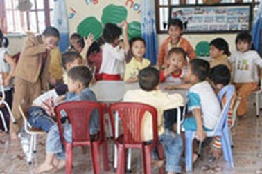 Đình chỉ 2 chị em hiệu trưởng ăn chặn khẩu phần ăn của trẻ