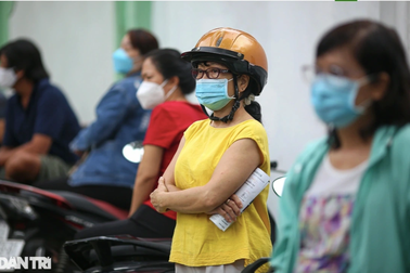 Bà chủ hàng tạp hóa nhắn con: "Nhất định phải đỗ đại học!"