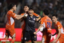 Bùi Tiến Dũng chơi trận hay nhất sự nghiệp giúp SHB Đà Nẵng trụ hạng